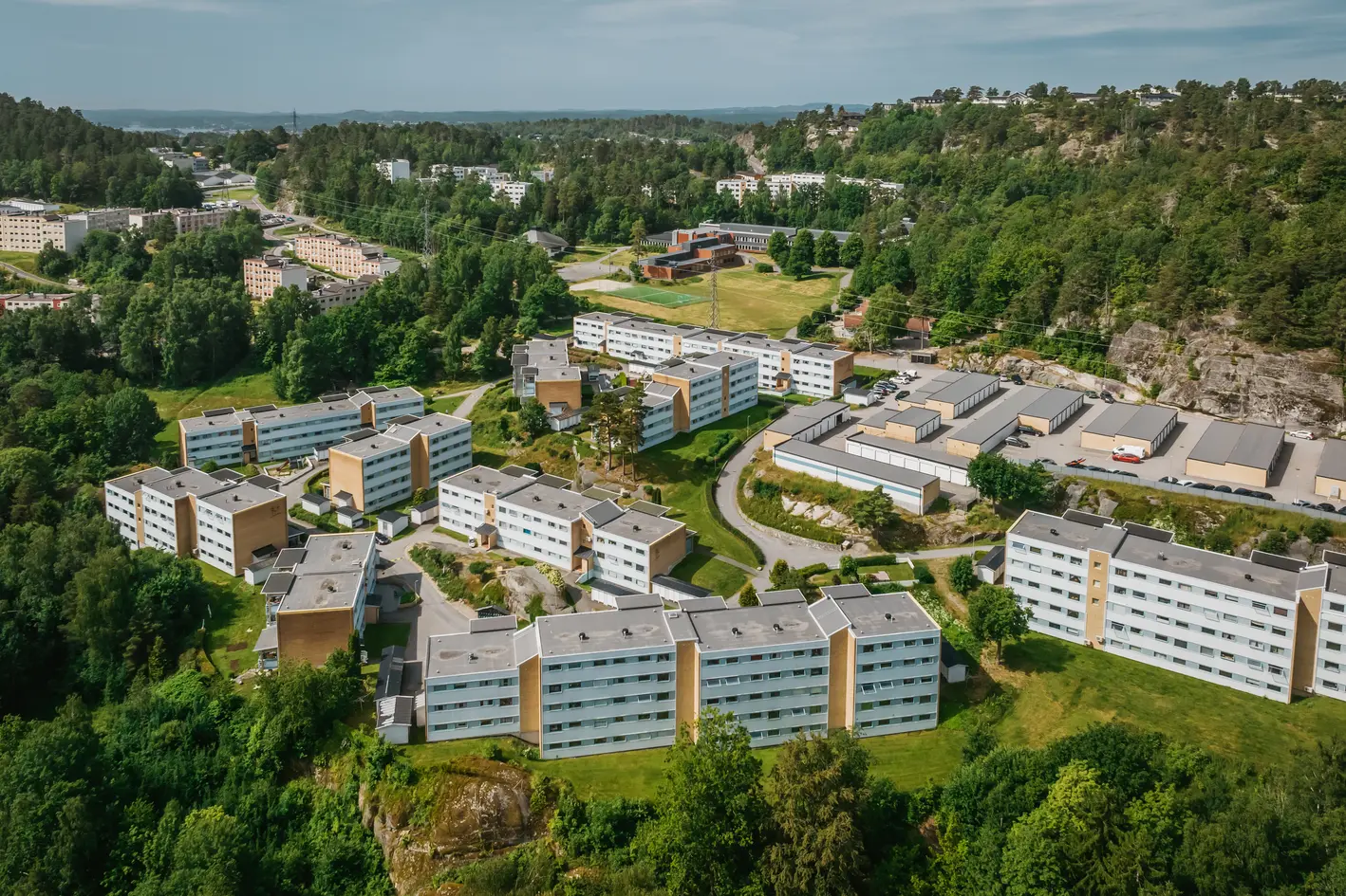 Lys og pen leilighet i 3 etg - god planløsning - 3 soverom - innglasset balkong - garasjeplass - Bilde 5