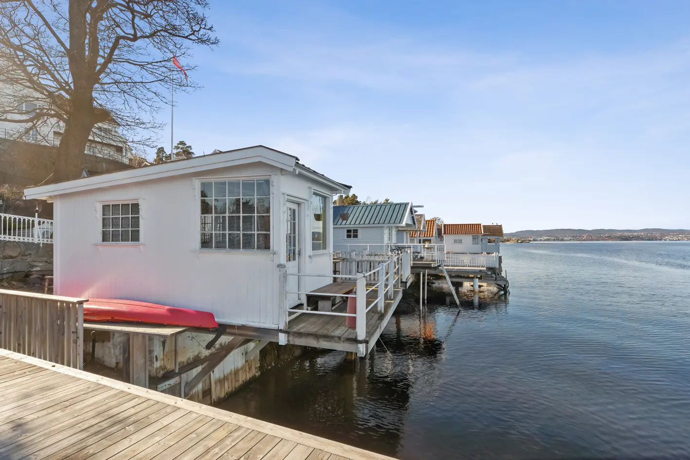 Sjelden mulighet! Modernistisk enebolig med fjordutsikt, utleiedel, dobbelgarasje, takterrasse og bruksrett til badehus. photo 4