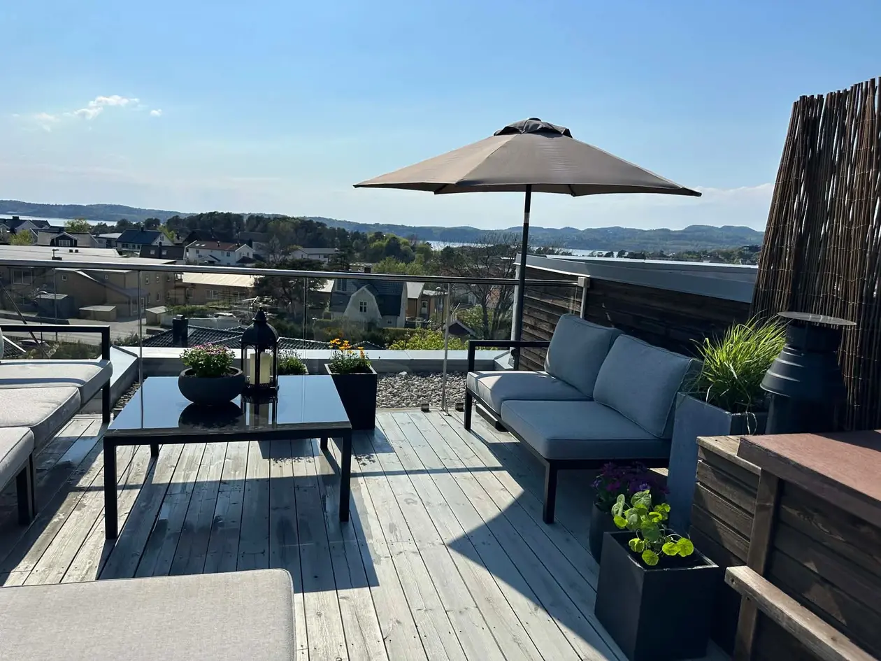 Eksklusiv bolig med solrik takterrasse og topp beliggenhet - moderne og delikat innredet - flytt rett inn, larvik