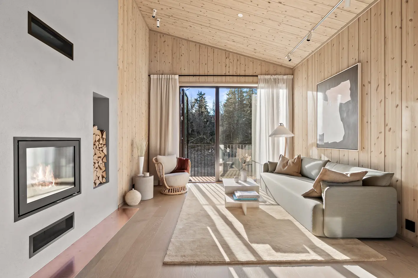 Nyoppført hytte 950 moh. på Kvitfjell Vest. Høy standard. Utsikt. Ski inn/ut. Elbillader. Flos lyspakke. Stort kjøkken., fåvang