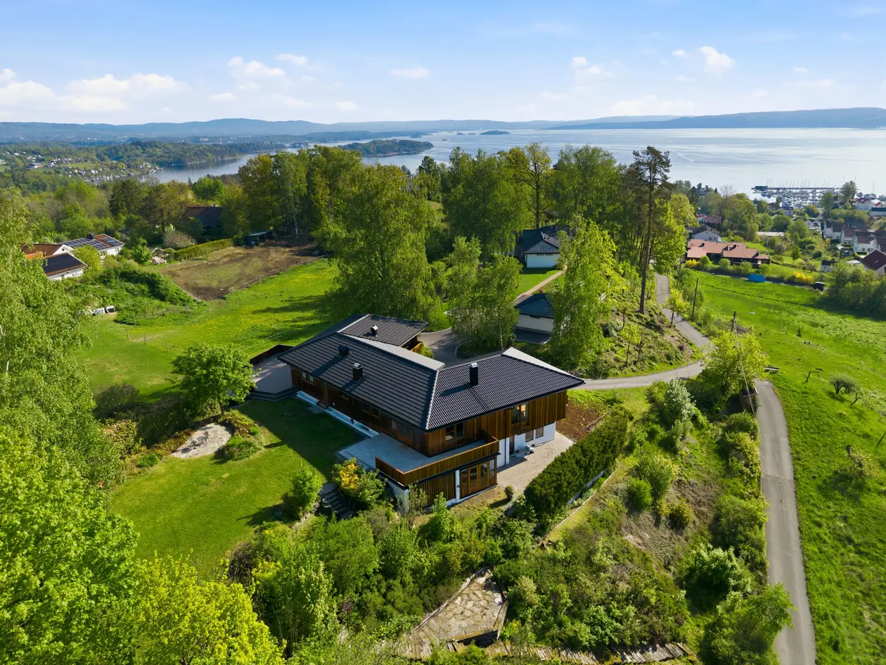 STOR & INNHOLDSRIK ENEBOLIG | 4369 KVM TOMT | FLOTT UTSIKT | SOLRIKT | SJØNÆRT | IDYLLISKE OMGIVELSER | STORT POTENSIAL - View 3