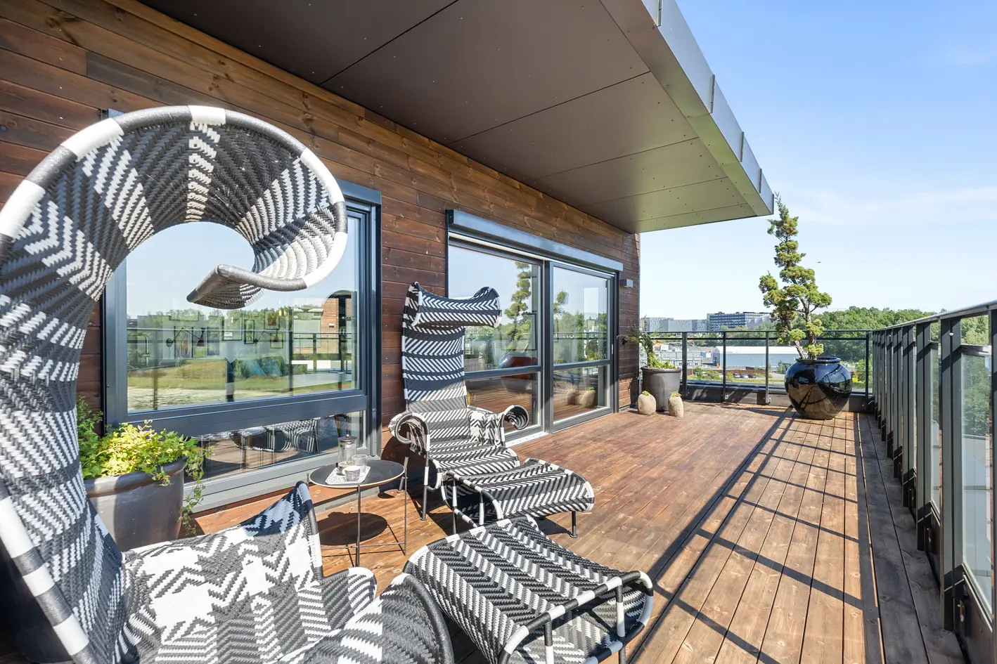 EKSKLUSIV 4-ROMS PENTHOUSELEILIGHET - 70 KVM SOLRIK TERRASSE - FLOTT FJORDUTSIKT- PÅKOSTET - HEIS - 2 BAD - GARASJE photo 4