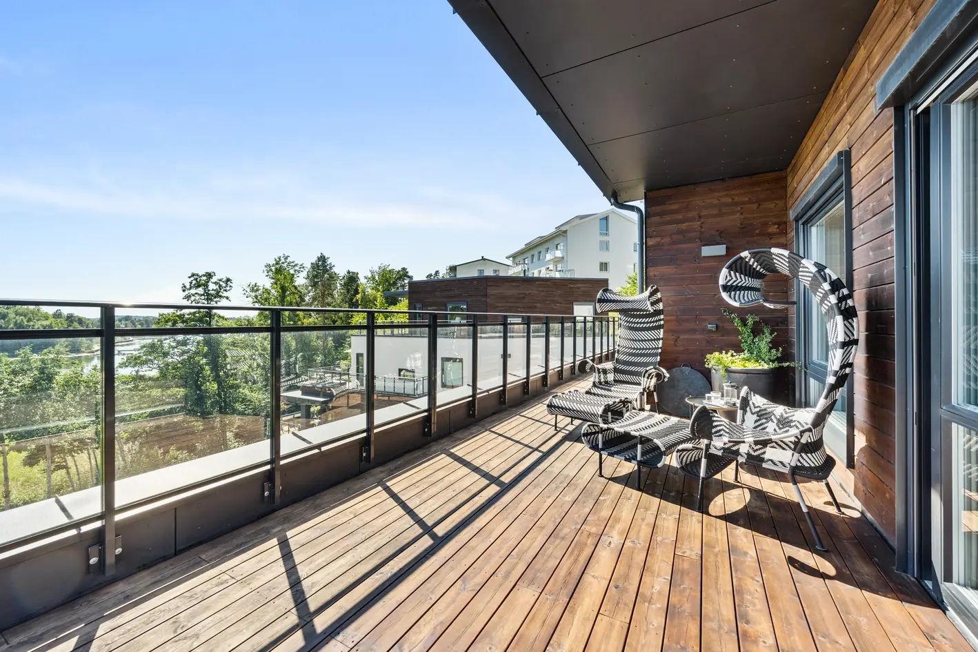 EKSKLUSIV 4-ROMS PENTHOUSELEILIGHET - 70 KVM SOLRIK TERRASSE - FLOTT FJORDUTSIKT- PÅKOSTET - HEIS - 2 BAD - GARASJE photo 3