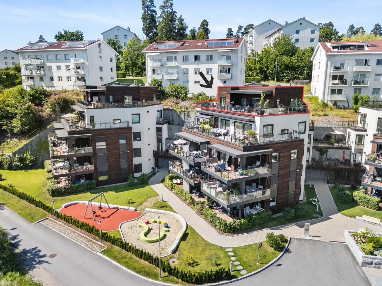 EKSKLUSIV 4-ROMS PENTHOUSELEILIGHET - 70 KVM SOLRIK TERRASSE - FLOTT FJORDUTSIKT- PÅKOSTET - HEIS - 2 BAD - GARASJE photo 2