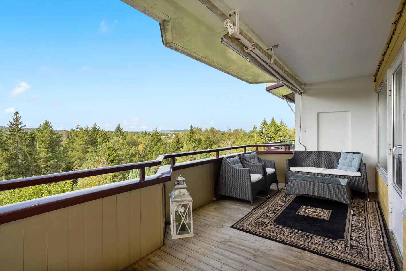 Påkostet, stor og moderne 4-roms i høy 1.etg. | Stor balkong og terrasse | Flott utsikt! | Ingen dokumentavgift photo 4