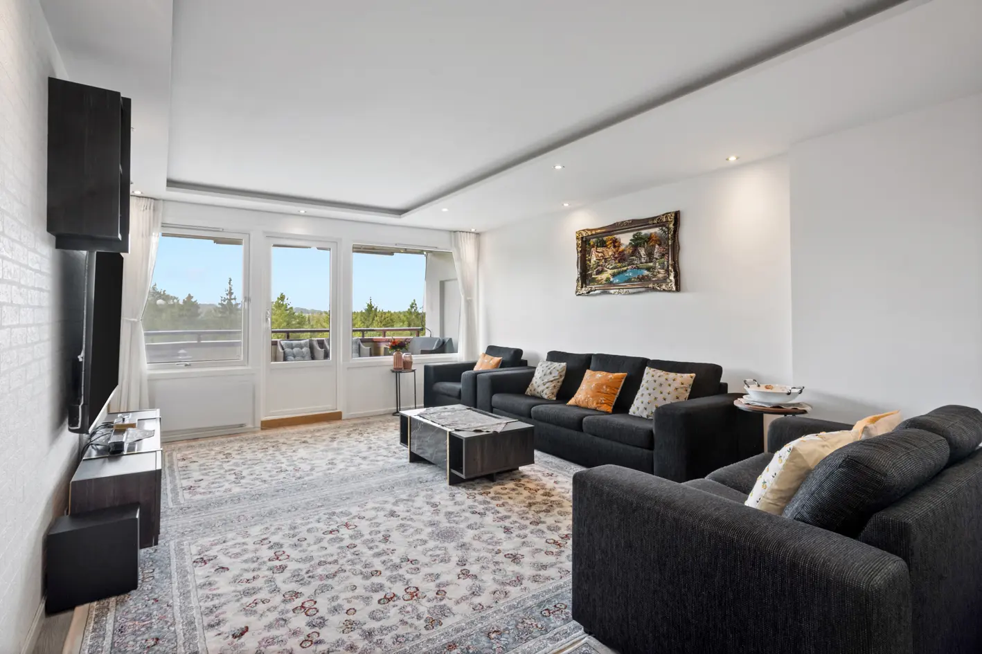 Påkostet, stor og moderne 4-roms i høy 1.etg. | Stor balkong og terrasse | Flott utsikt! | Ingen dokumentavgift 
