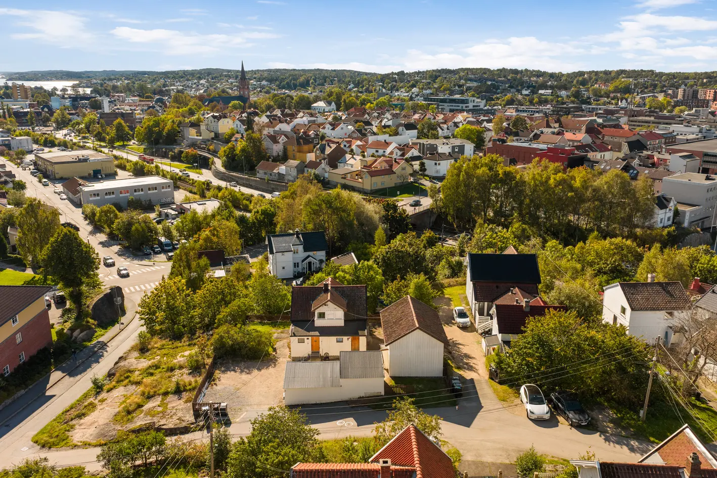 3 godkjente boenheter | Ubebygget selveiertomt på 737 m² | Gangavstand til sentrum, tog og buss photo 2