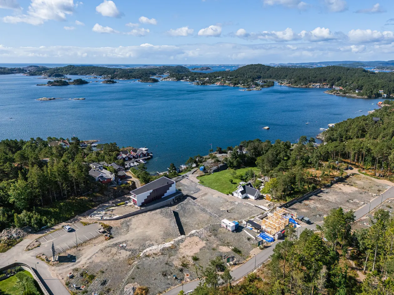Tomt i naturskjønne omgivelser og utsikt mot havet - kort vei til strand og båtliv. Uten boplikt! photo 4