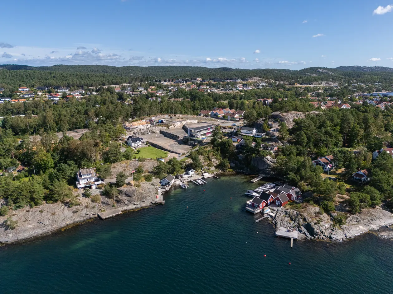 Tomt i naturskjønne omgivelser og utsikt mot havet - kort vei til strand og båtliv. Uten boplikt! photo 3