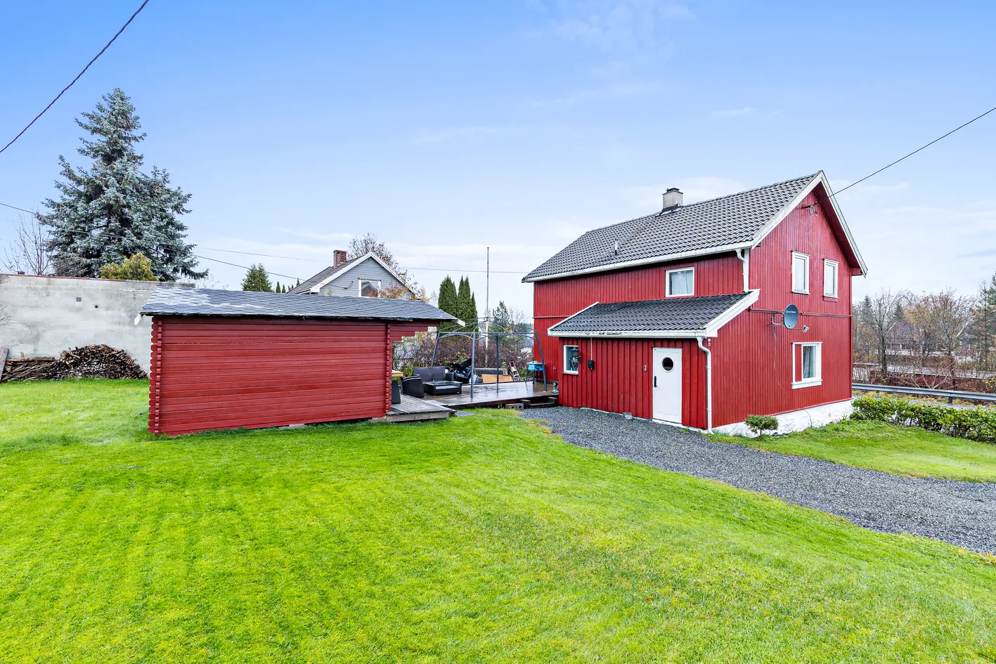 Enebolig med renoveringsbehov | Romslig tomt på 952 kvm | Gode solforhold | Barnevennlig!  photo 2