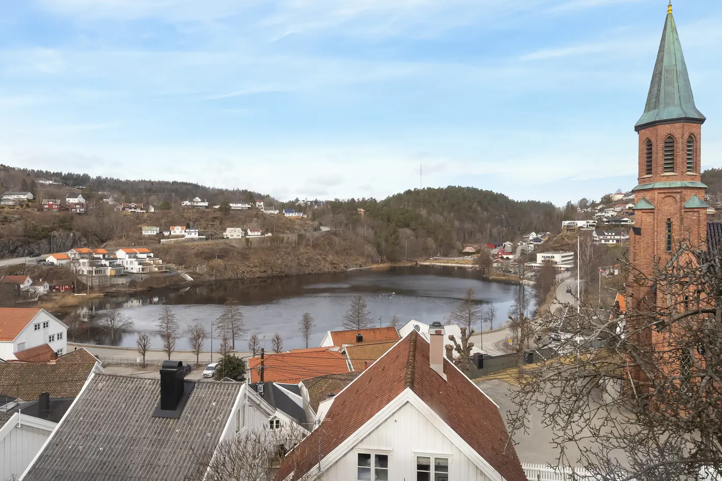 Innholdsrik enebolig i hjertet av Tvedestrand! Koselige uteplasser, sommerstue og utsikt over sentrum! photo 4