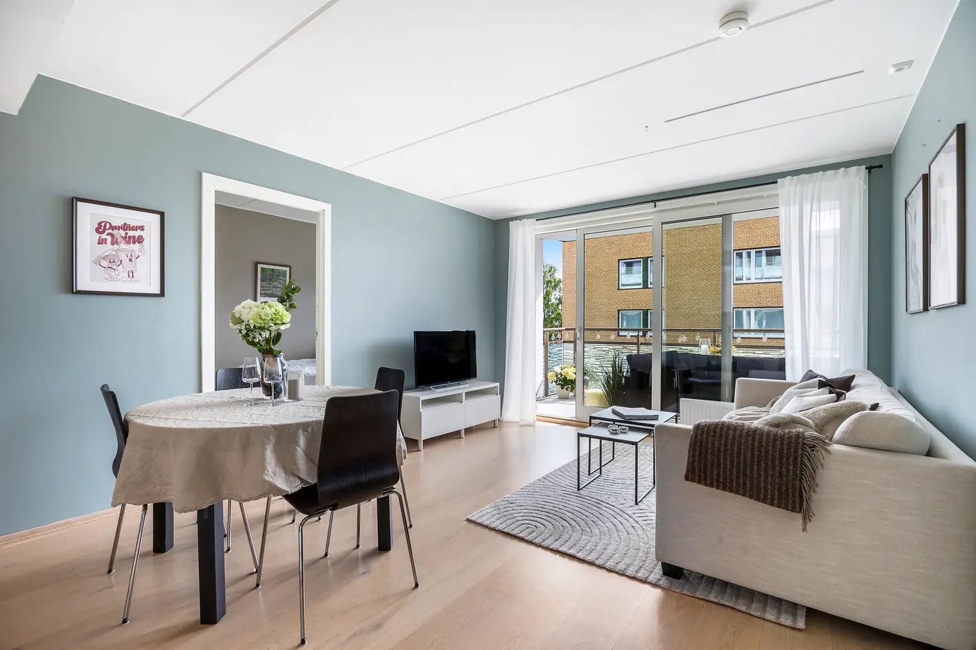 Lys og delikat 3-roms selveierleilighet i 5.etasje | Solrik balkong på ca.13 m² | Heis | Garasjeplass m/lader | Sentralt, oslo