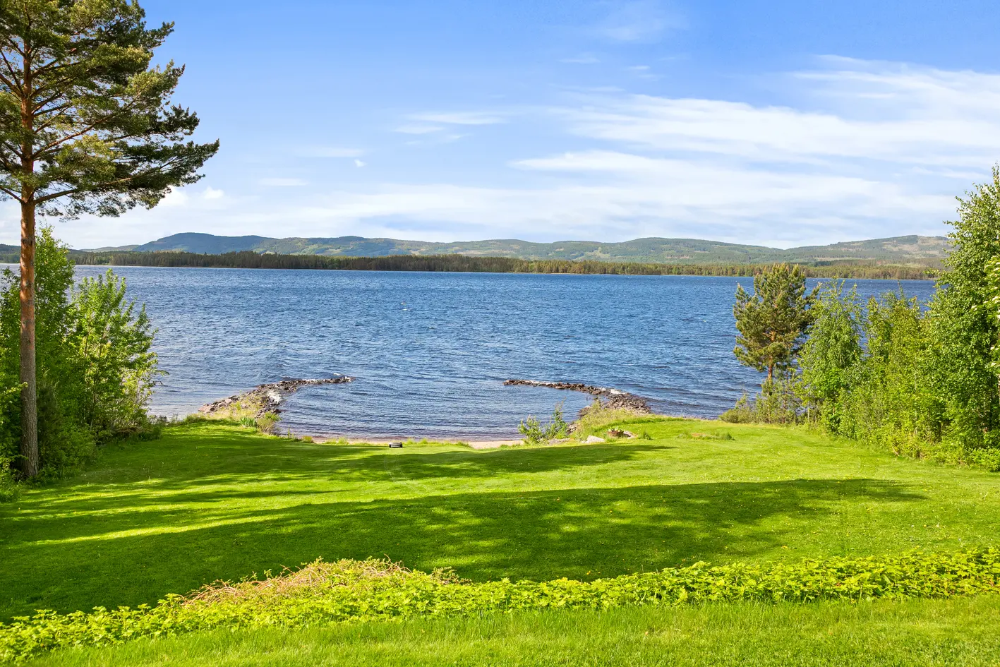 Praktfull strandeiendom | Storsjøens solside | Eksklusiv funkisvilla | Strandlinje på 150m | 9 mål tomt | IKKE BOPLIKT photo 3