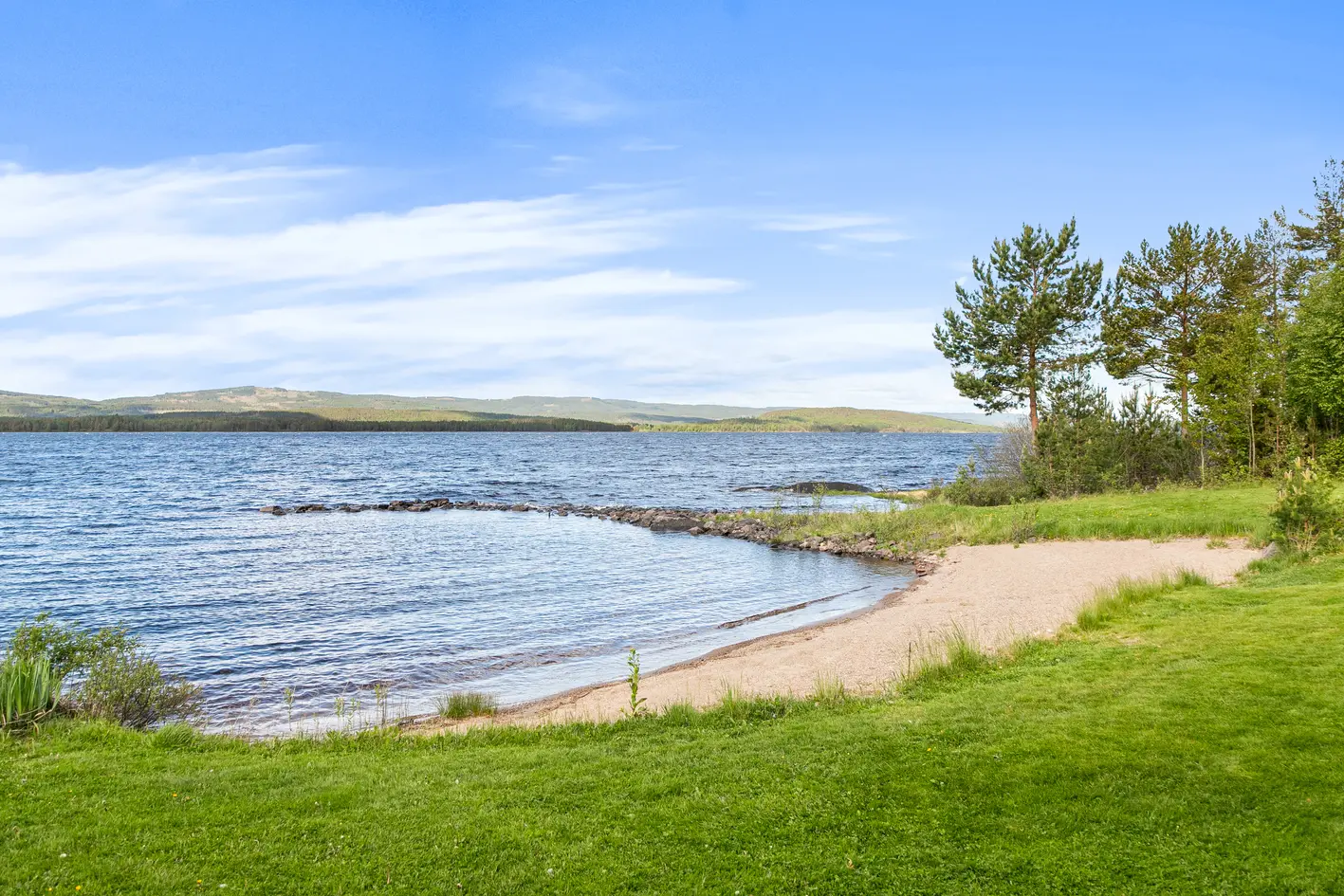 Praktfull strandeiendom | Storsjøens solside | Eksklusiv funkisvilla | Strandlinje på 150m | 9 mål tomt | IKKE BOPLIKT photo 4