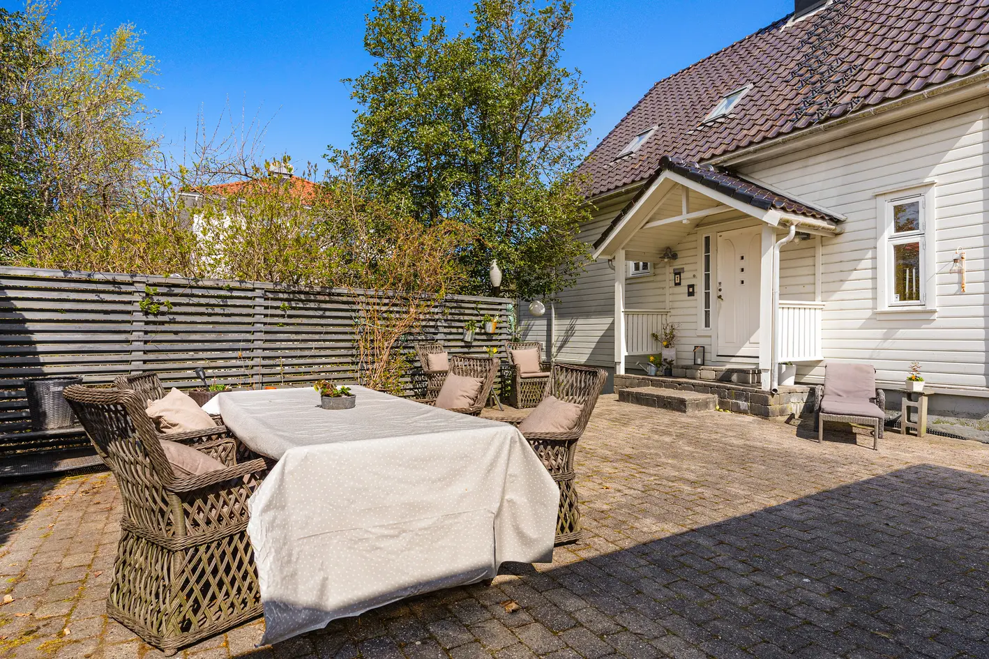 Flott og innholdsrik enebolig med attraktiv beliggenhet og gode solforhold - Utsikt - Hage photo 4