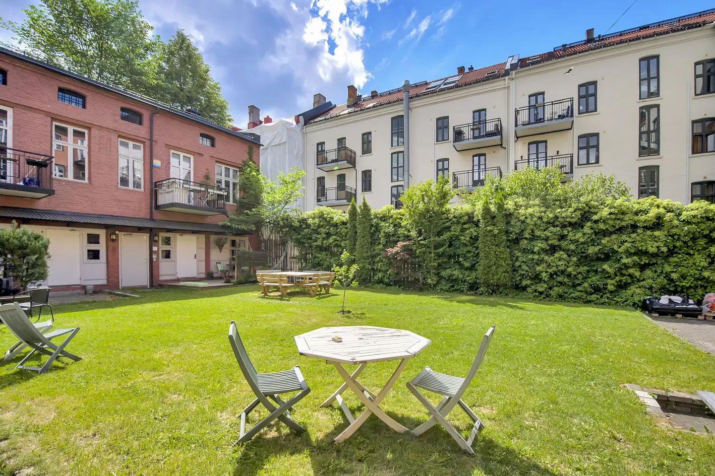 Sjarmerende og skjermet leilighet i indre gårdsrom | Ved leiligheten er det en herlig terrasse | Flotte fellesareal photo 2
