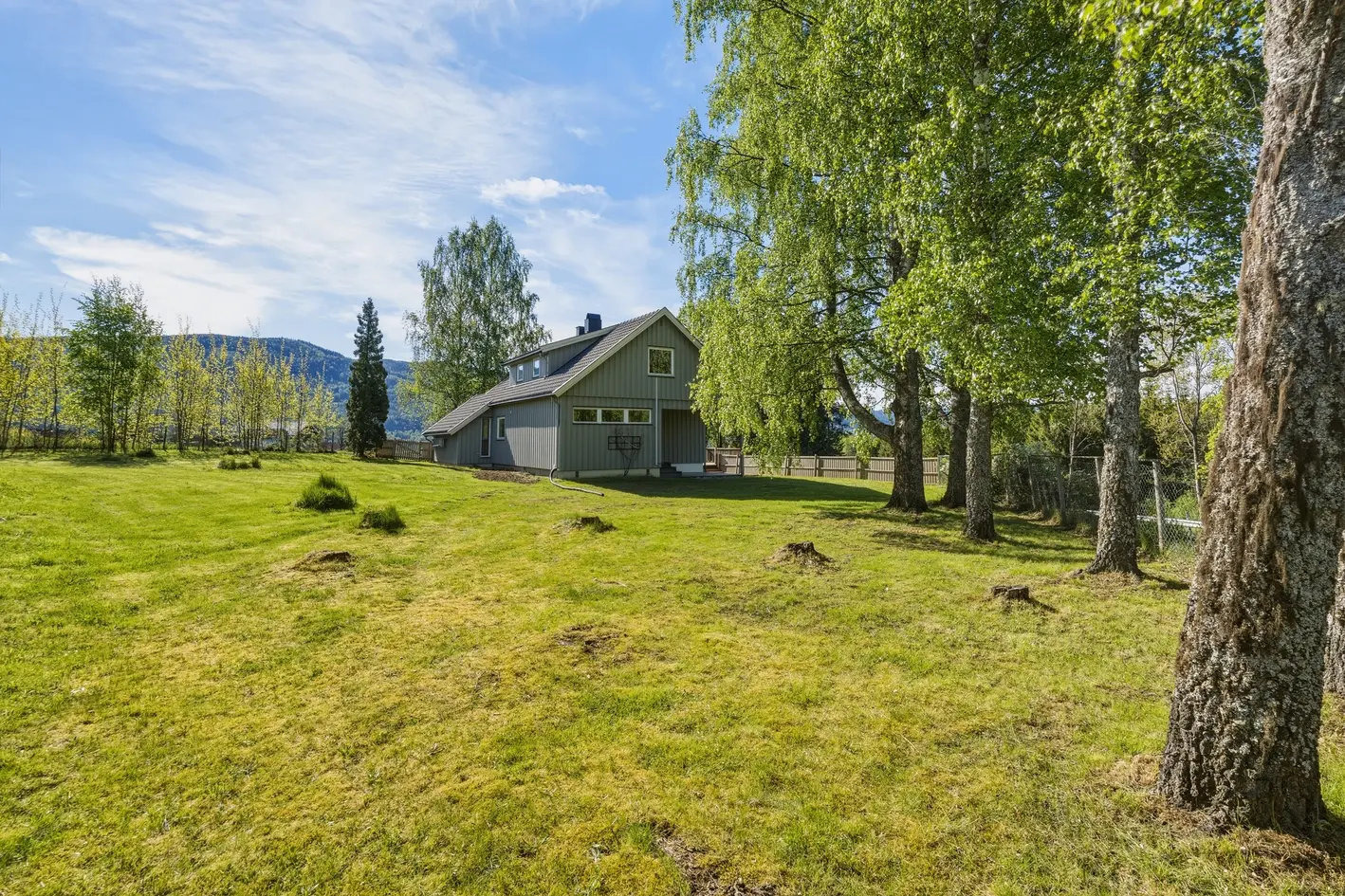 Velholdt og pen enebolig på 272m² i landlige omgivelser, kun 3 min fra sentrum. Frodig tomt på over 2,5 mål. Garasje. photo 5