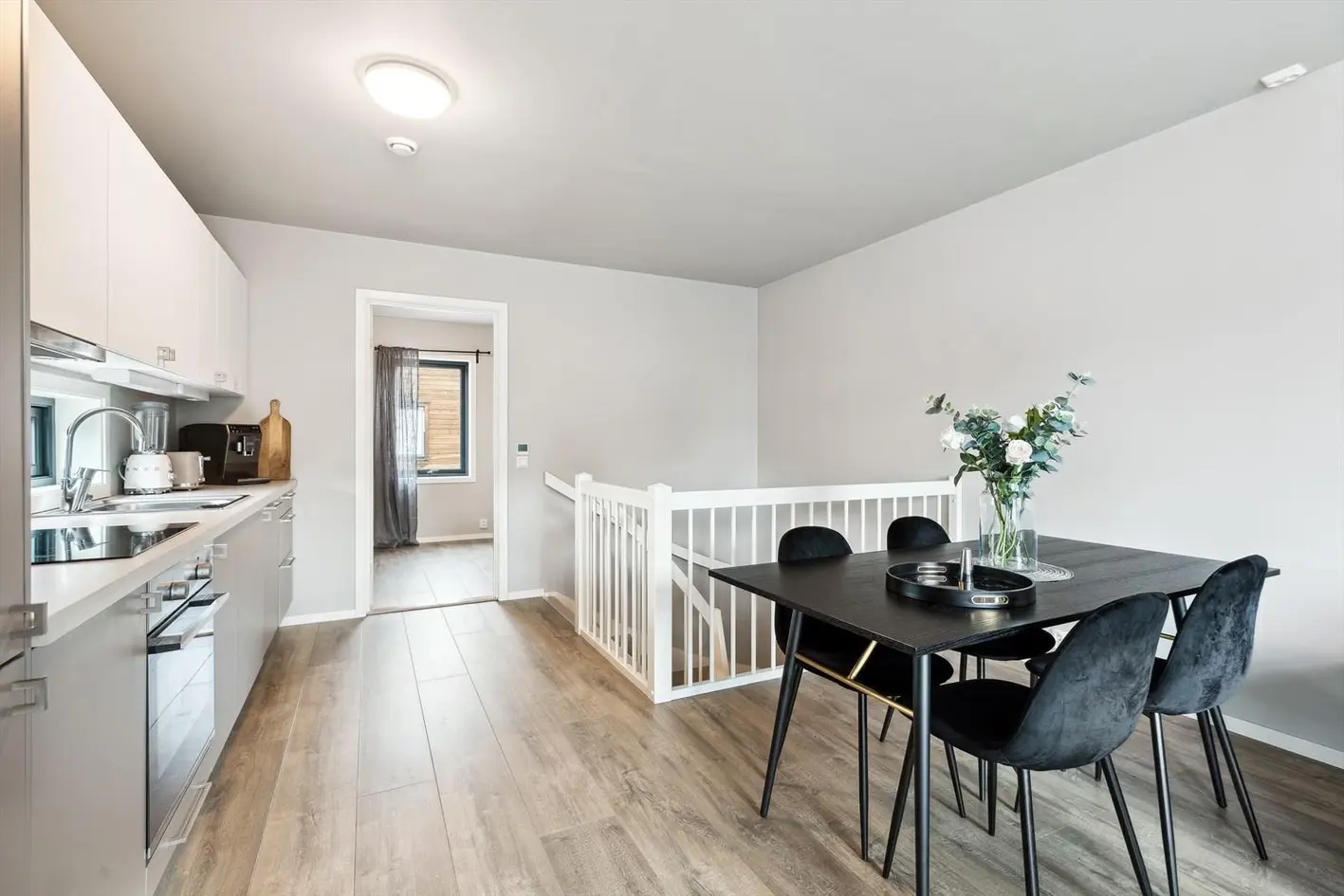 Familievennlig bolig fra 2021 | Stor takterrasse på 30 kvm | Garasje | Kort vei til tog og sentrum photo 5