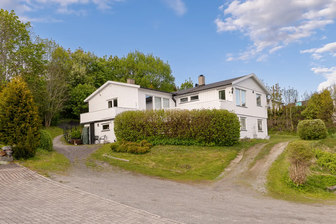 Tomannsbolig med stort potensial, 1 526 kvm tomt med fradelingsmulighet. 2 leiligheter og ca. kr 330 000 i leieinntekter photo 4