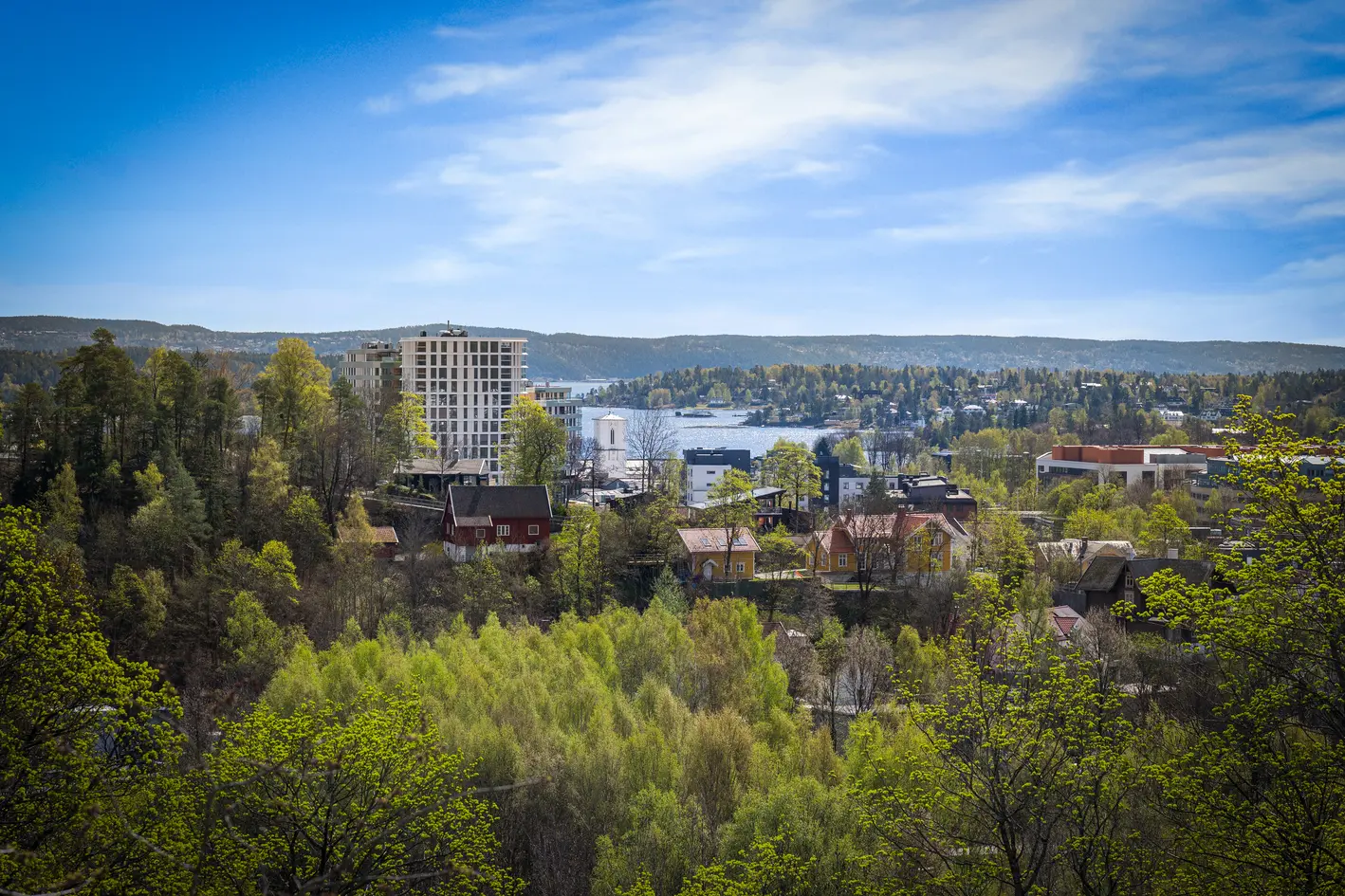 Modernisert familiebolig med utsikt og godkjent hybel | 6 soverom | 4 bad| Stor og solrik utsiktstomt | Garasje|Blindvei photo 4