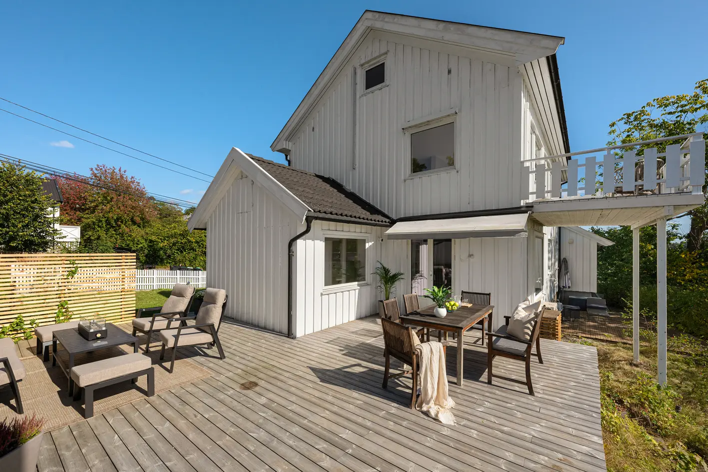 Modernisert familiebolig med utsikt og godkjent hybel | 6 soverom | 4 bad| Stor og solrik utsiktstomt | Garasje|Blindvei photo 5