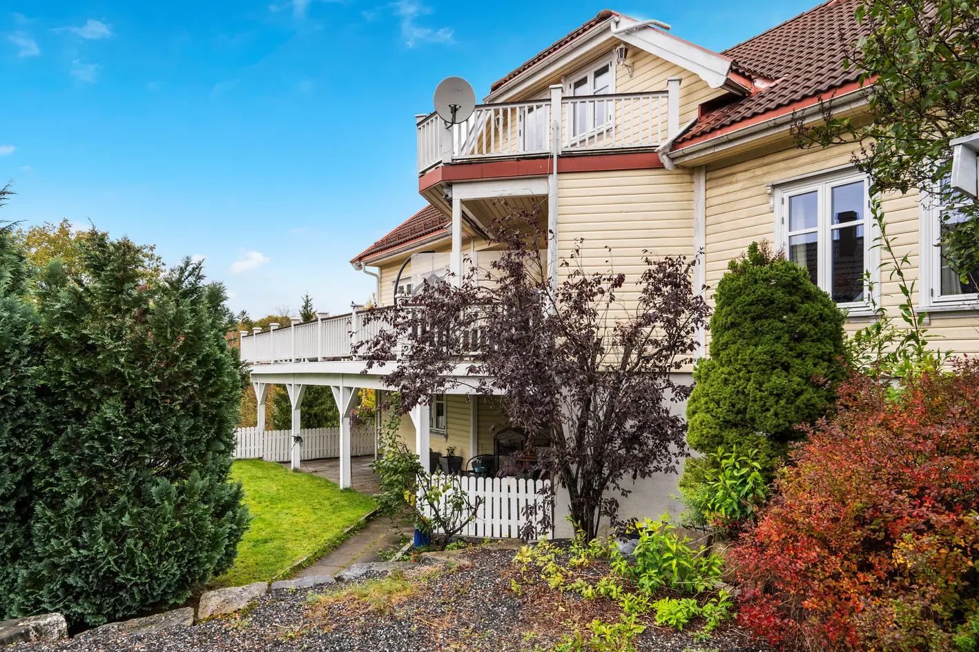 Moderne enebolig for storfamilien. To utleieleiligheter. Nydelig utsikt og veranda, på ca. 43 m².  photo 2