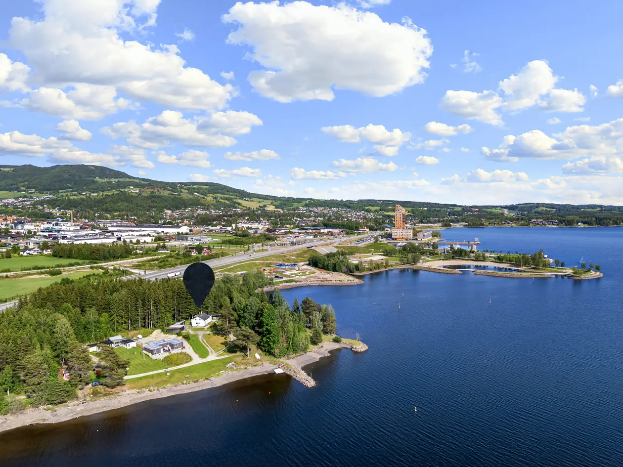 BRUMUNDDAL - Idyllisk eiendom med stor tomt ved mjøskanten. Utviklingsmuligheter! photo 3