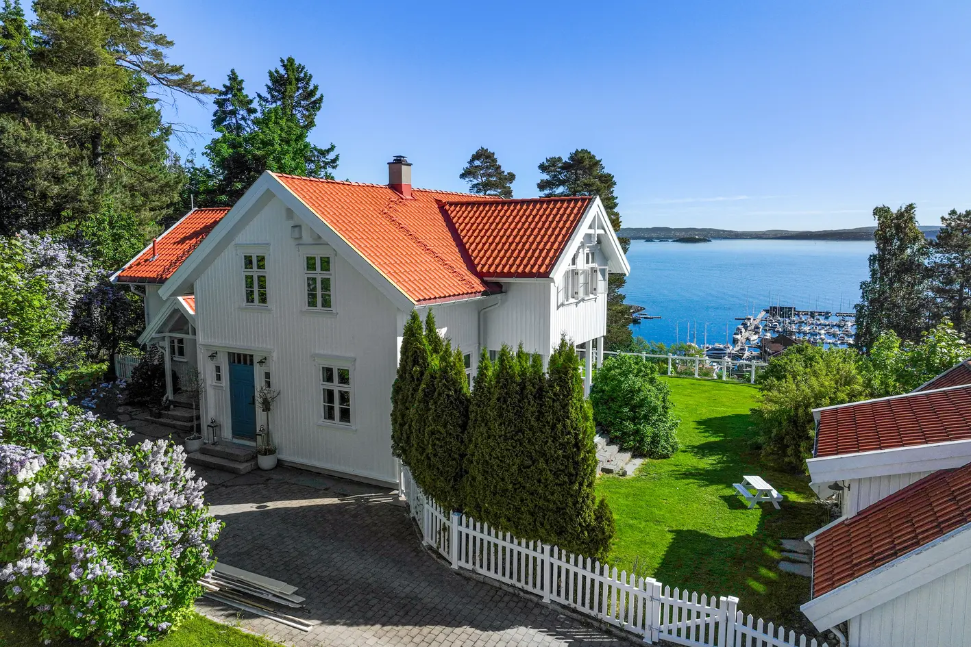 Klassisk villa med uovertruffen fjordutsikt og en av Vollens aller beste beliggenheter | Høili i Vollen kan nå bli din, vollen