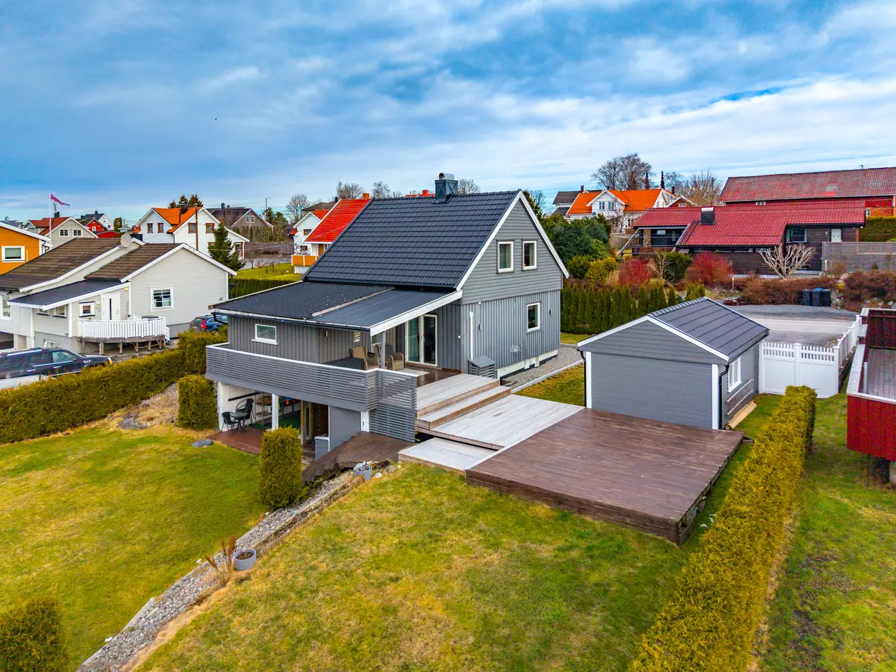 Familiebolig i rolige omgivelser - 3 soverom - Stor hage - Garasje - Gode solforhold! – pohled 2