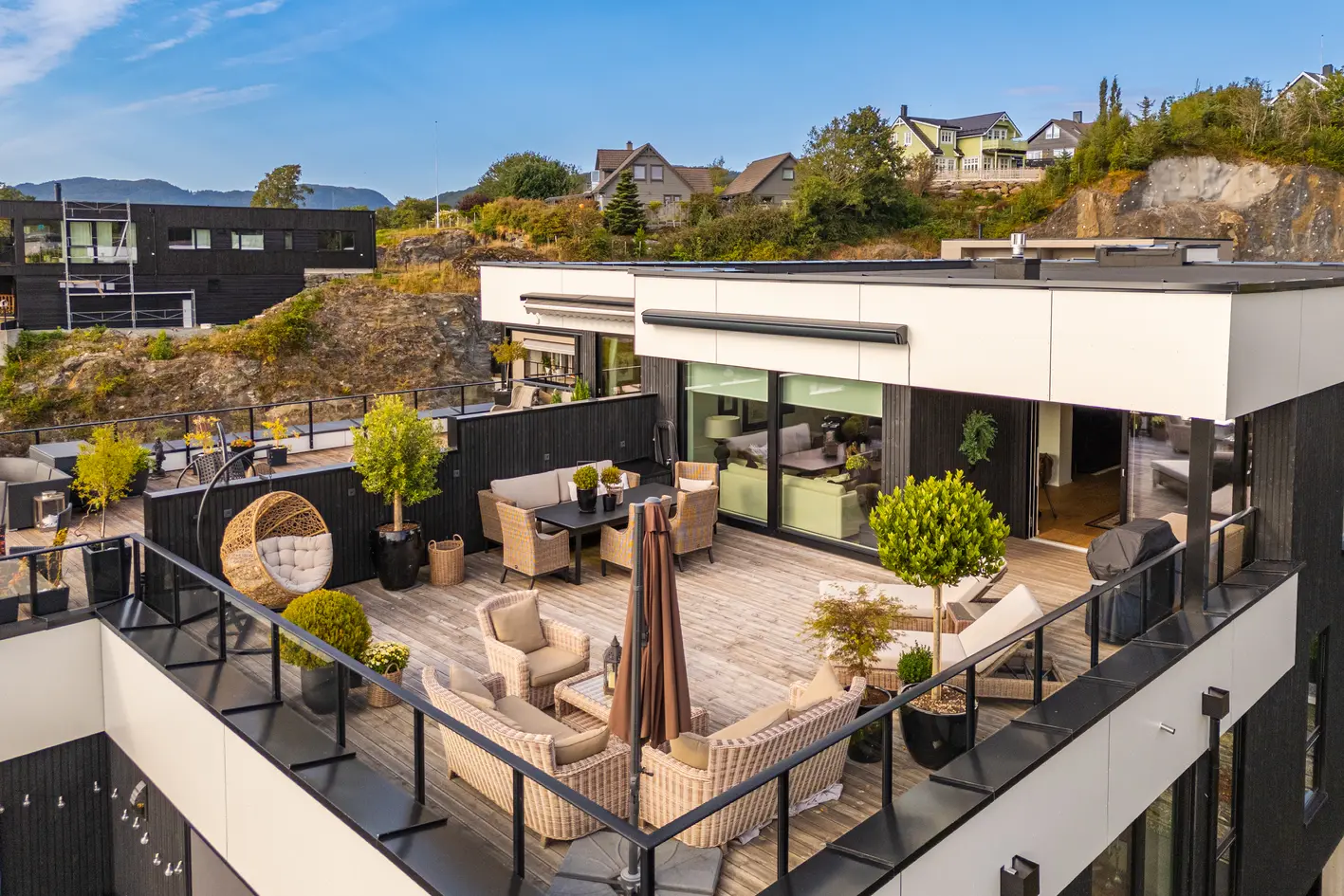 Eksklusiv og påkostet toppleilighet med gode sol- og utsiktsforhold | egen dobbel garasje og romslig terrasse på 61,5m² photo 4