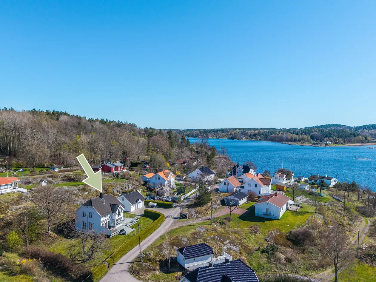Sjønær enebolig med utsikt til Vrengensundet - Stor, vestvendt og solrik hage med terrasse på 60 m² - Dobbelgarasje photo 5