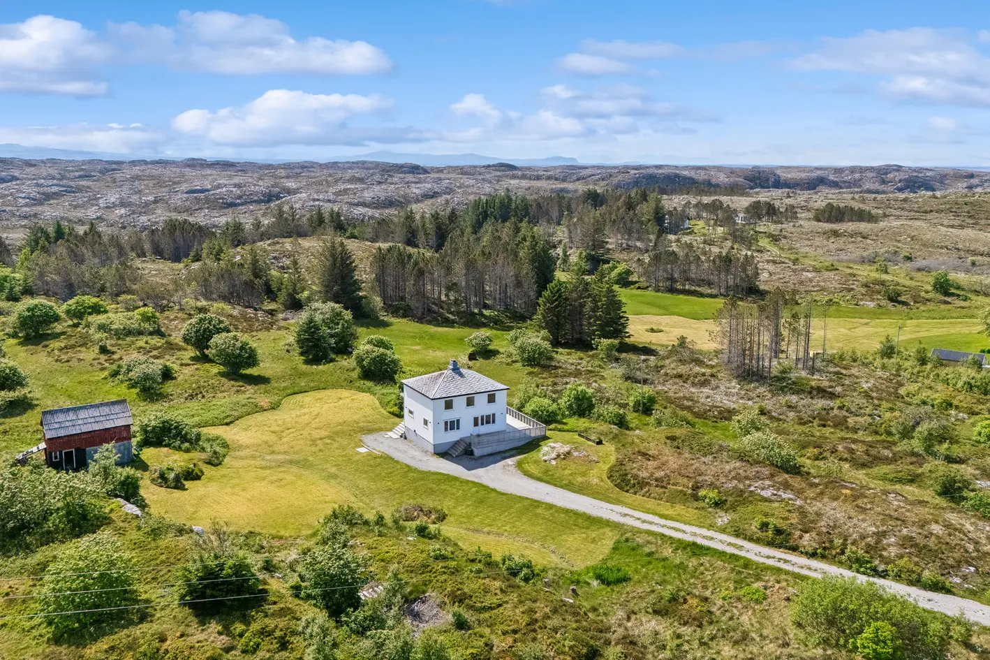 Innholdsrik enebolig i naturskjønne og rolige omgivelser | 4 Soverom | Moderne kjøkken | Kort avstand til Salmar | Uthus