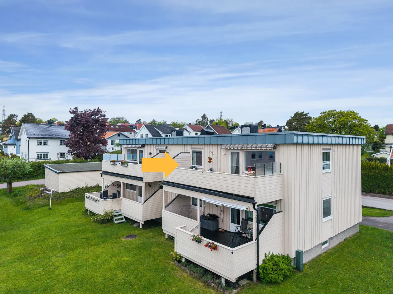 Lys og trivelig leilighet i 2. etg. i Holtandalen med 3 soverom og stor, solrik veranda. Garasje. - View 2