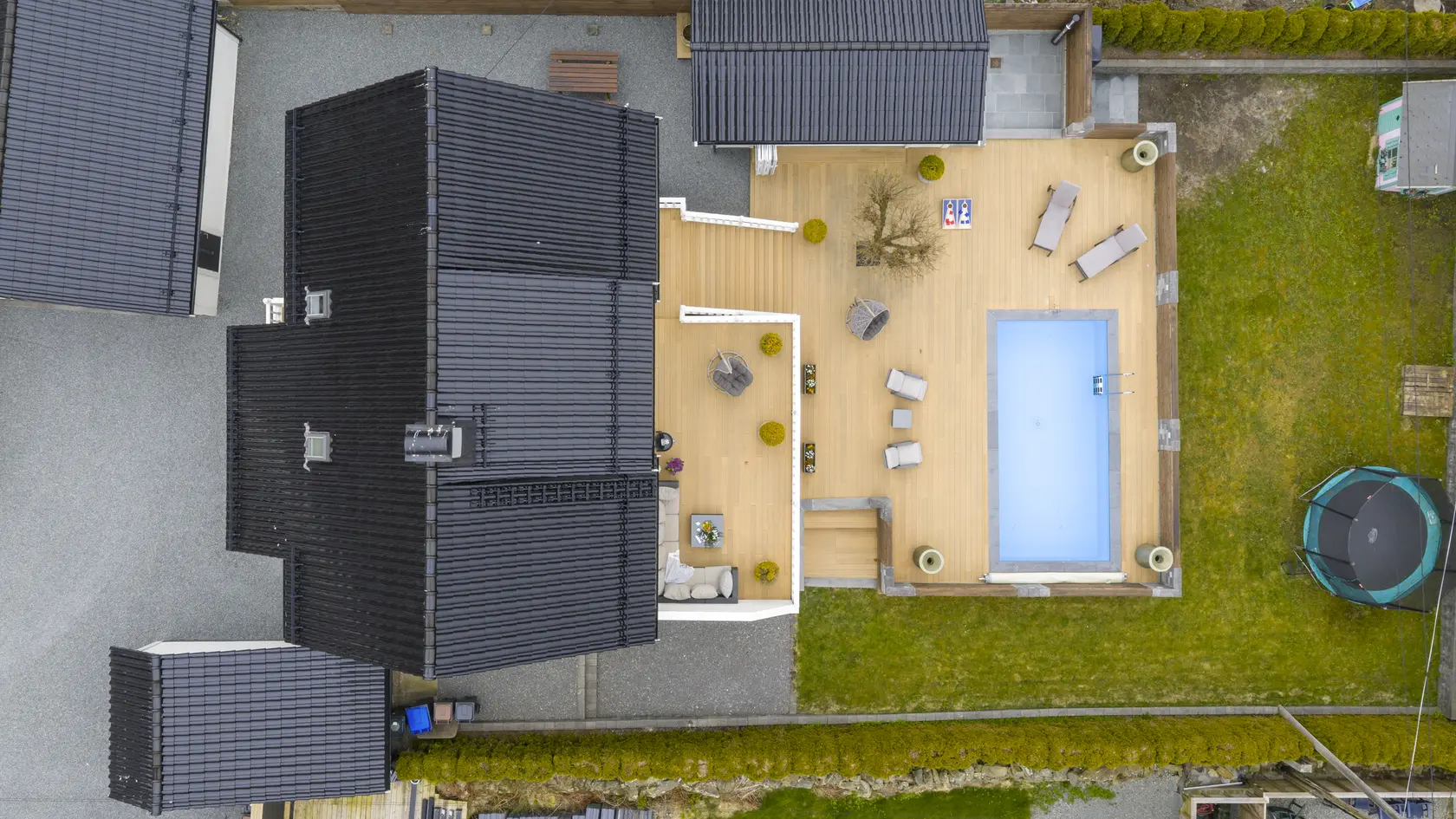 Drømmehjemmet for familien med svømmebasseng, hagestue og solrike terrasser - Dobbel garasje og stor utvendig bod - Elbillader photo 4