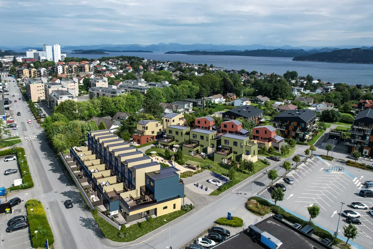 Mariero - 10 flotte, store rekkehus over 3 plan med carport og solrik takterrasse.