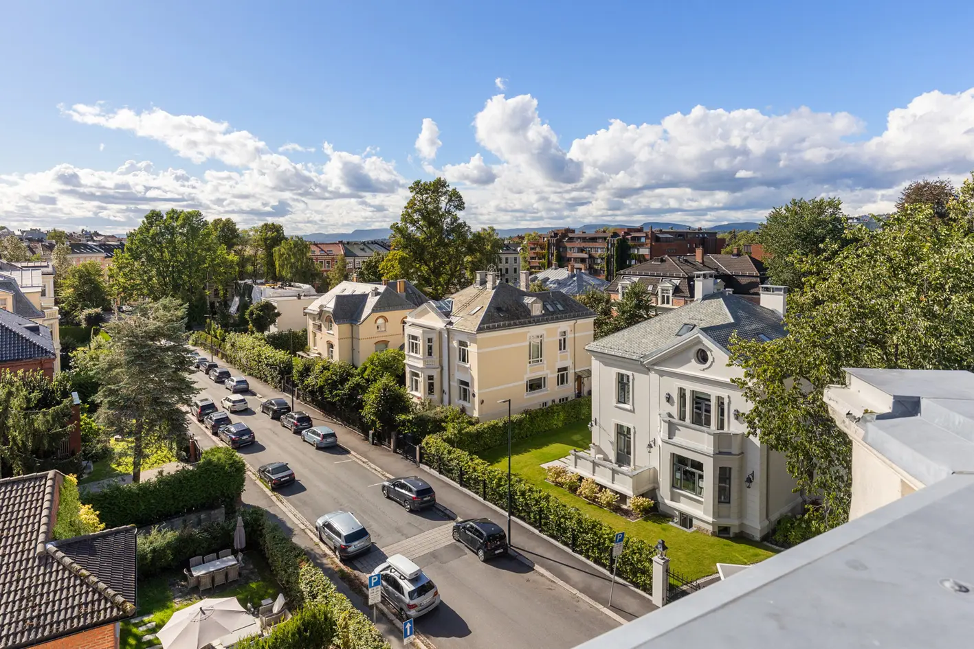 Betydelig påkostet toppleilighet med heis | Stor, solrik terrasse | Vidt utsyn | Garasjeleie photo 3