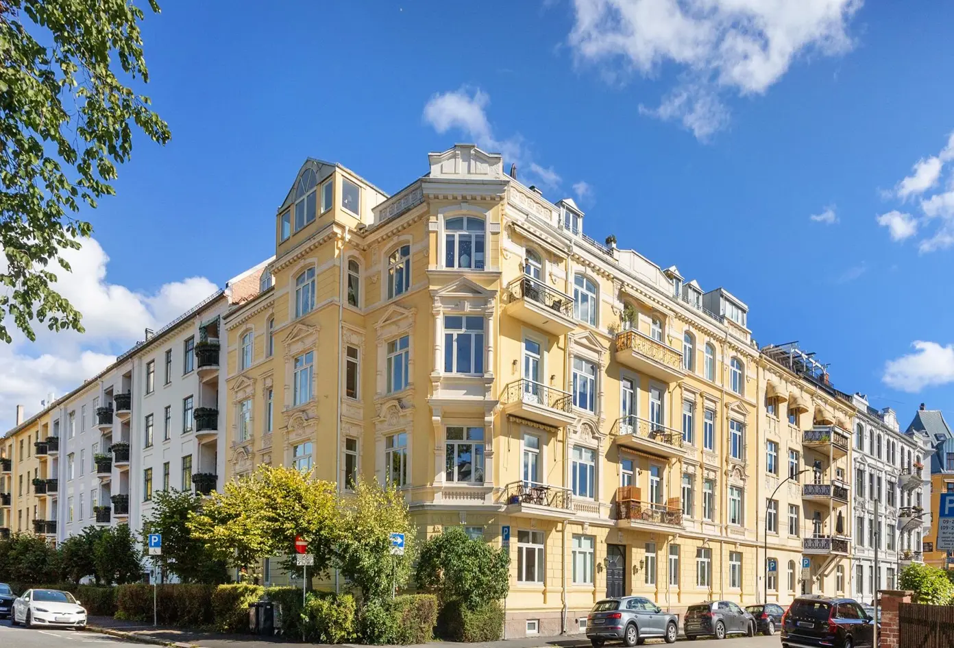 Betydelig påkostet toppleilighet med heis | Stor, solrik terrasse | Vidt utsyn | Garasjeleie photo 2