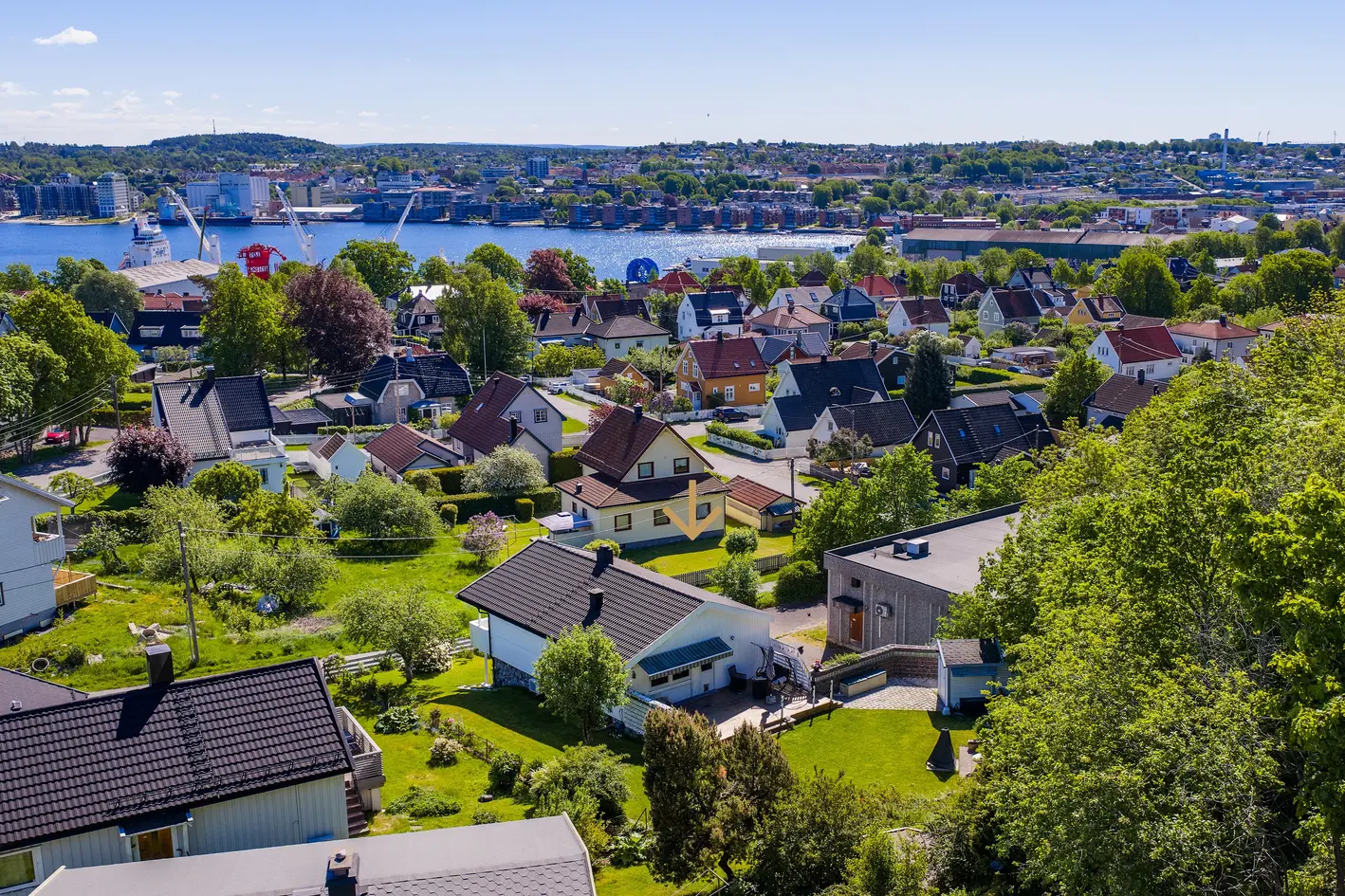 Koselig enebolig o/2 plan - Skjermet hage og uteplasser på totalt 44 m² - Garasje - Rolig og barnevennlig beliggenhet photo 2