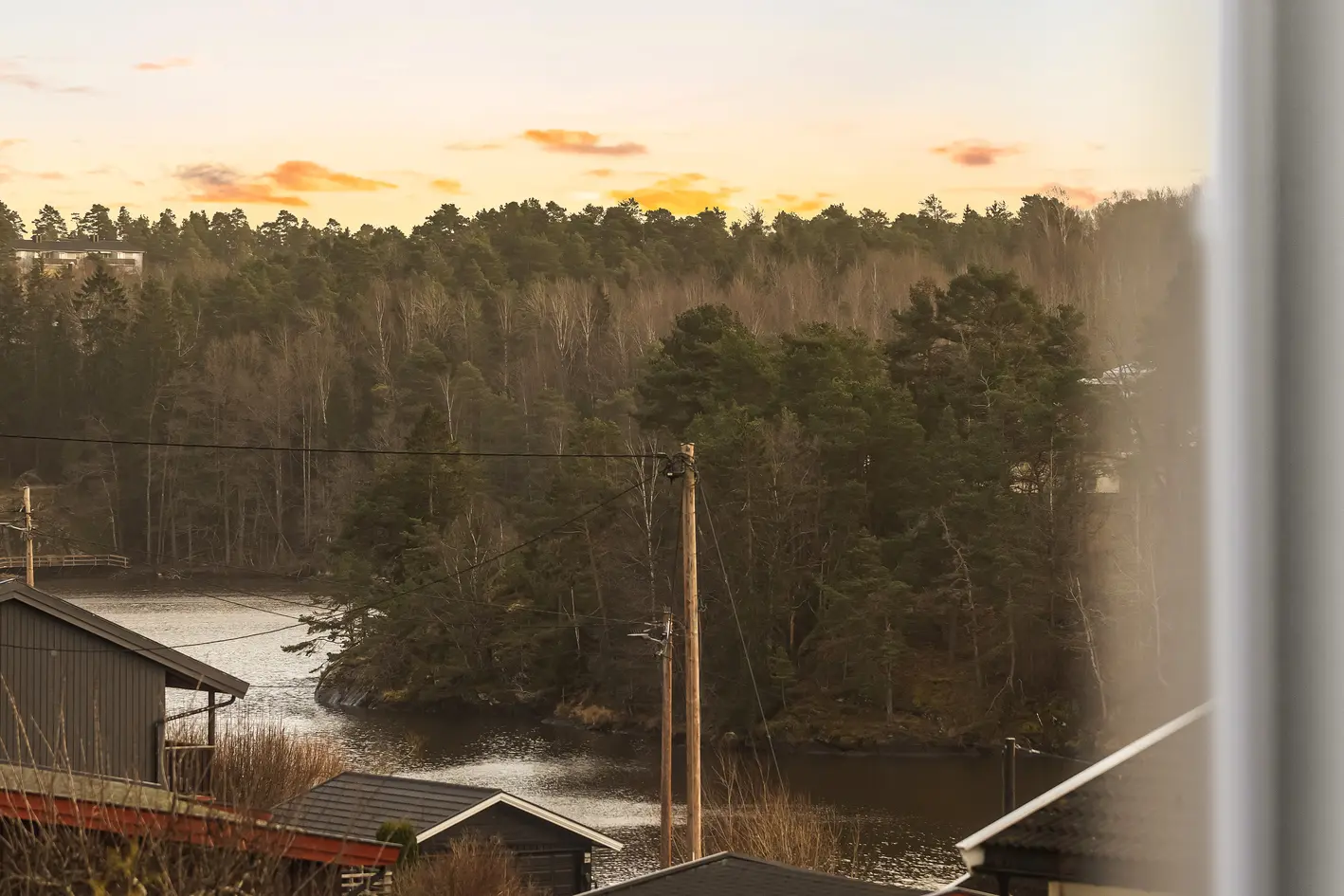 Lys 3-roms leilighet i rolige Vansjø. Stille blindvei med nydelige solforhold. Nær sentrum og alt man trenger. photo 3