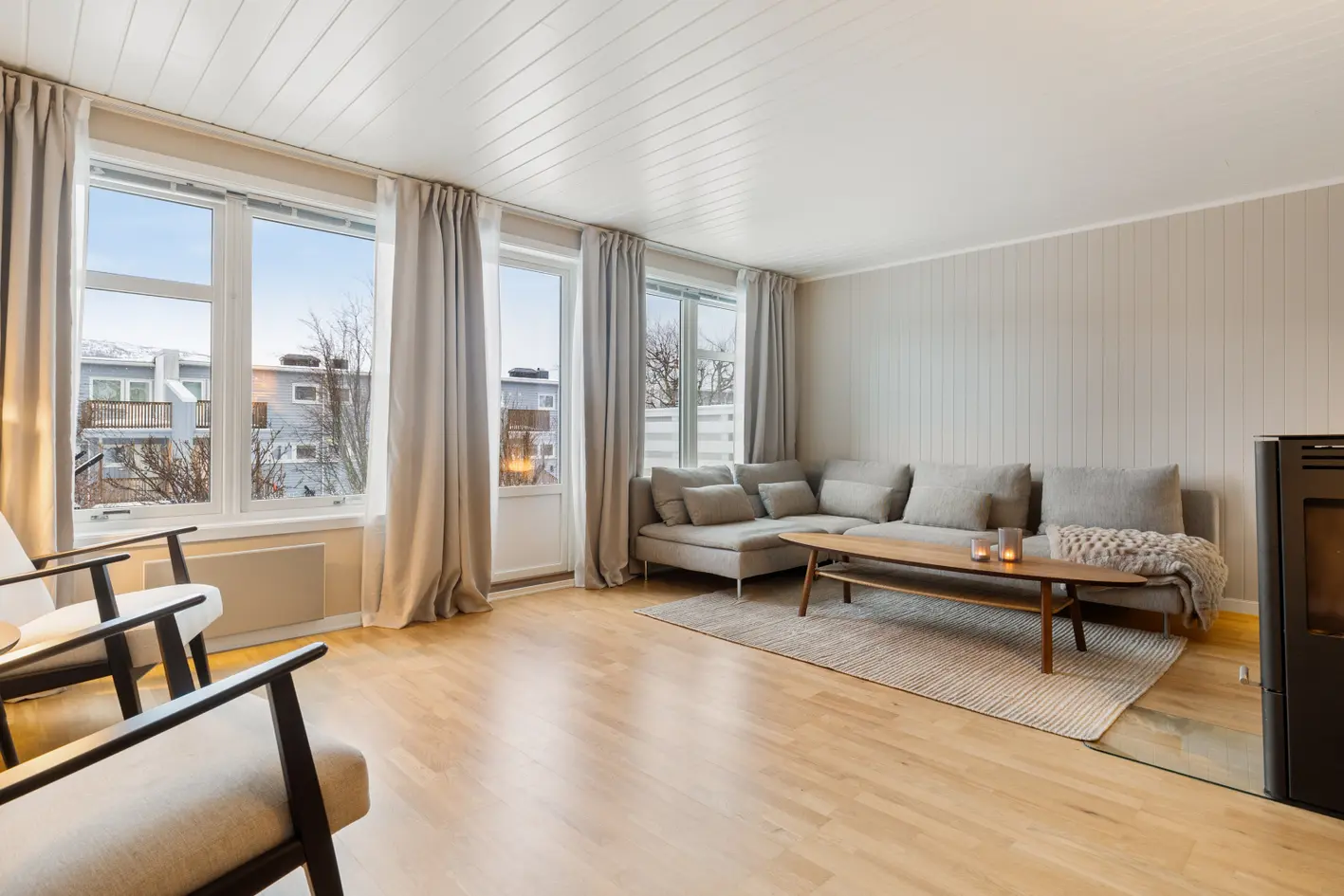 Lekkert, lyst og innbydende rekkehus | Solrike uteplasser med hage | 3 romslige soverom | Garasje |Barnevennlig boområde photo 3