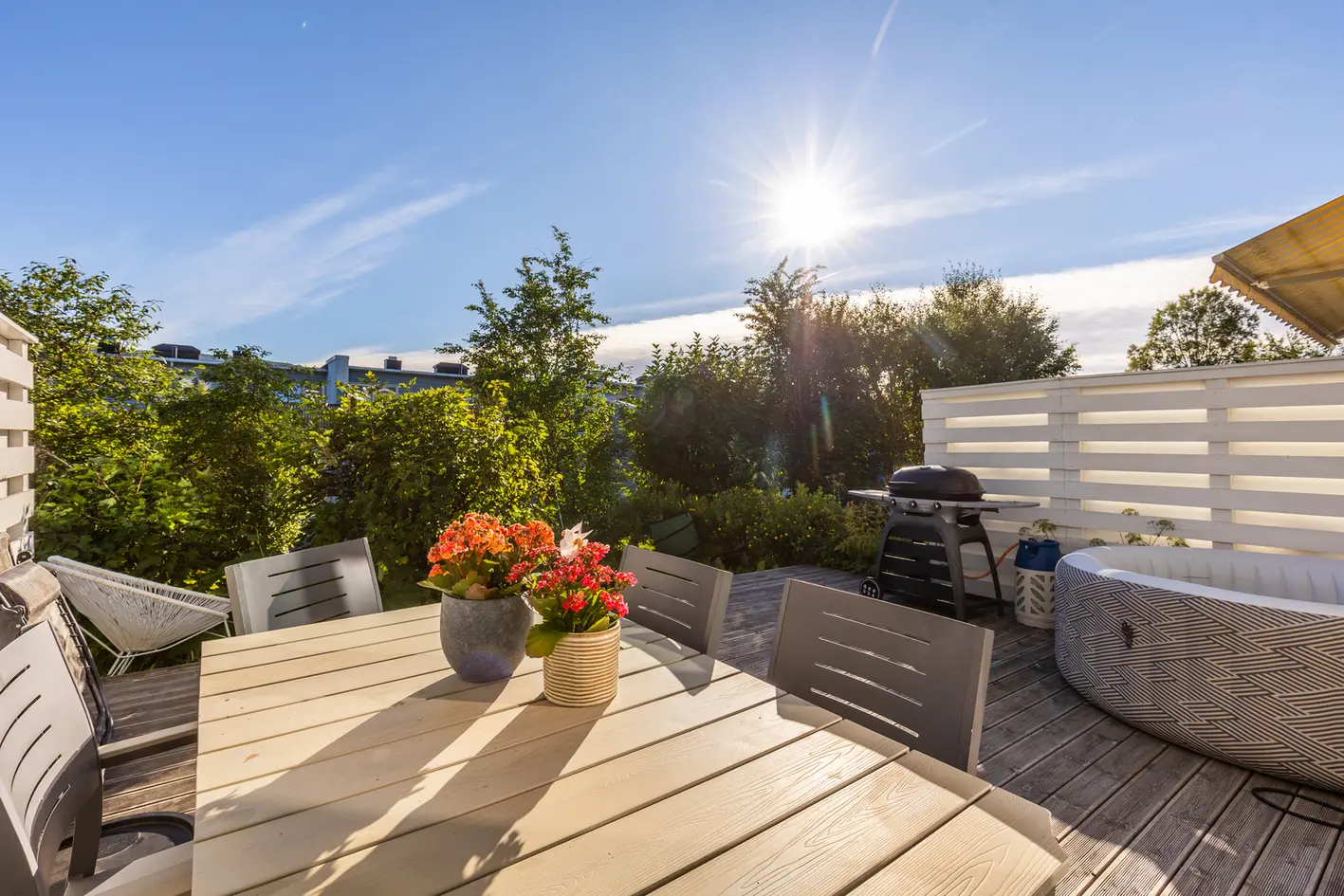 Lekkert, lyst og innbydende rekkehus | Solrike uteplasser med hage | 3 romslige soverom | Garasje |Barnevennlig boområde photo 2