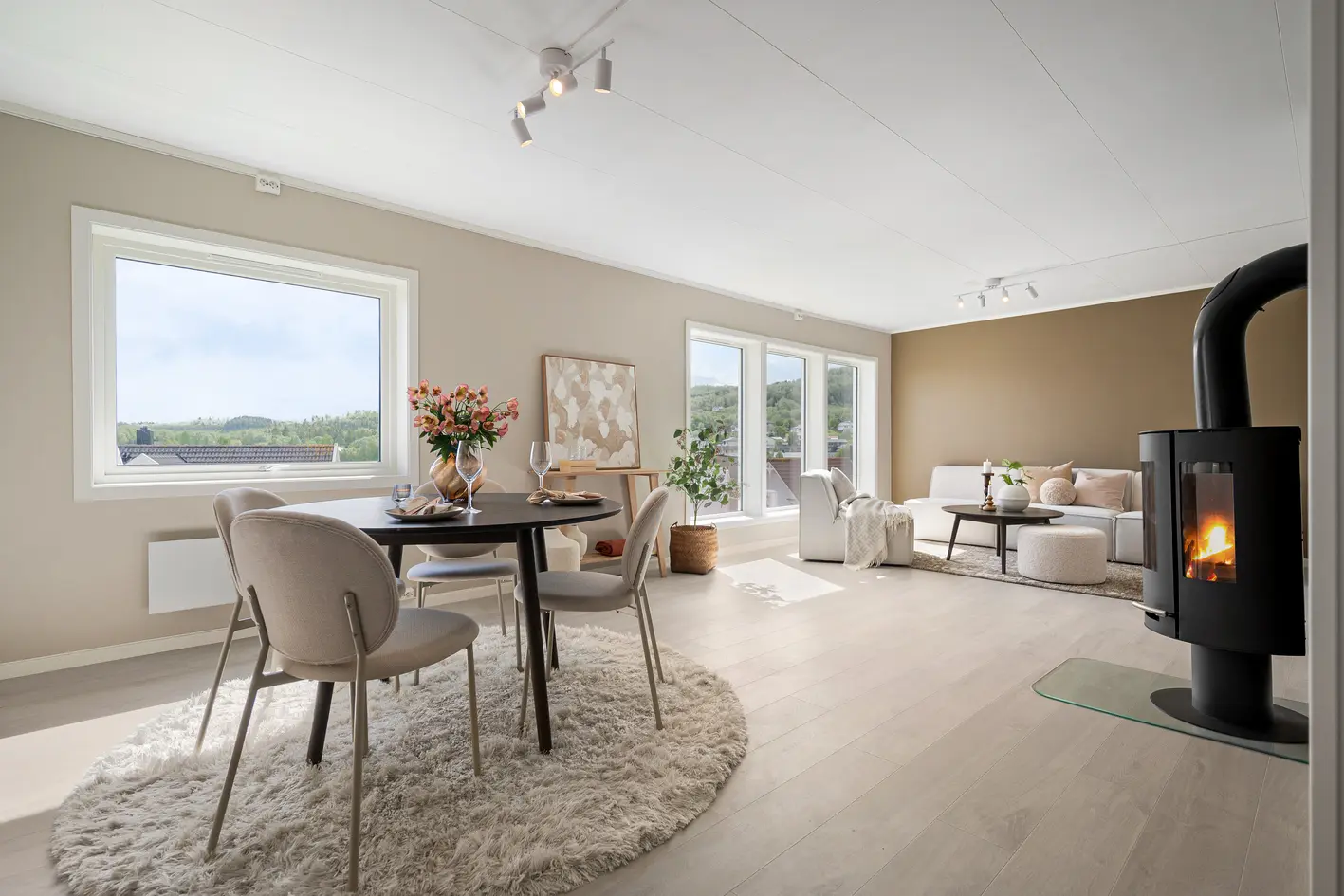 BREIVIKA | Moderne halvpart av tomannsbolig | Innvendig renovert 2026 | 3 store soverom | Garasje | Barnehage rett ved, harstad