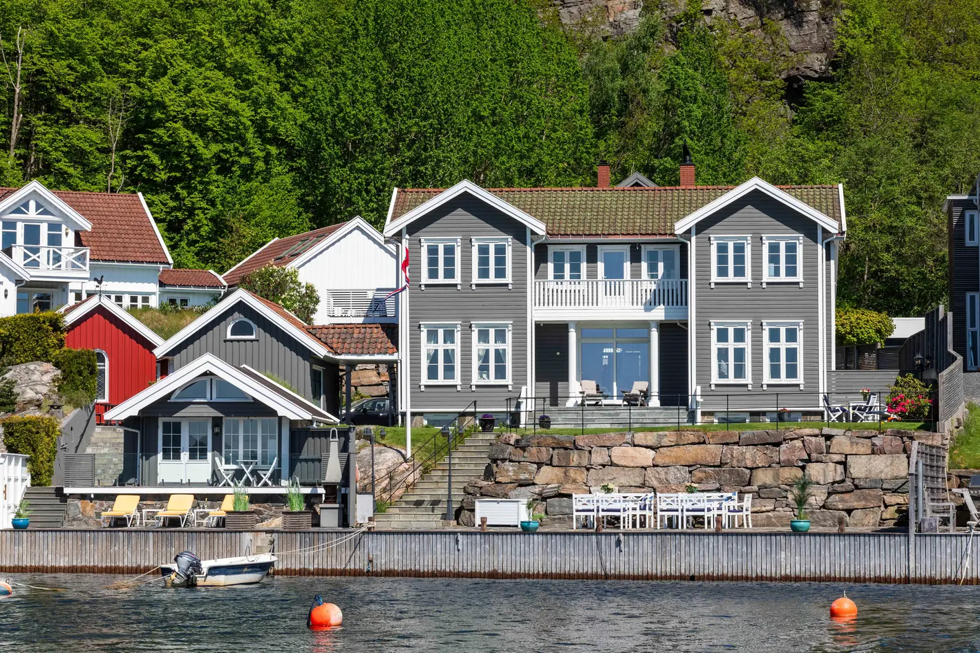 Unik og innholdsrik enebolig på Hånestangen med stor brygge, sjøbod og flott solrik hage. Ingen boplikt. photo 3
