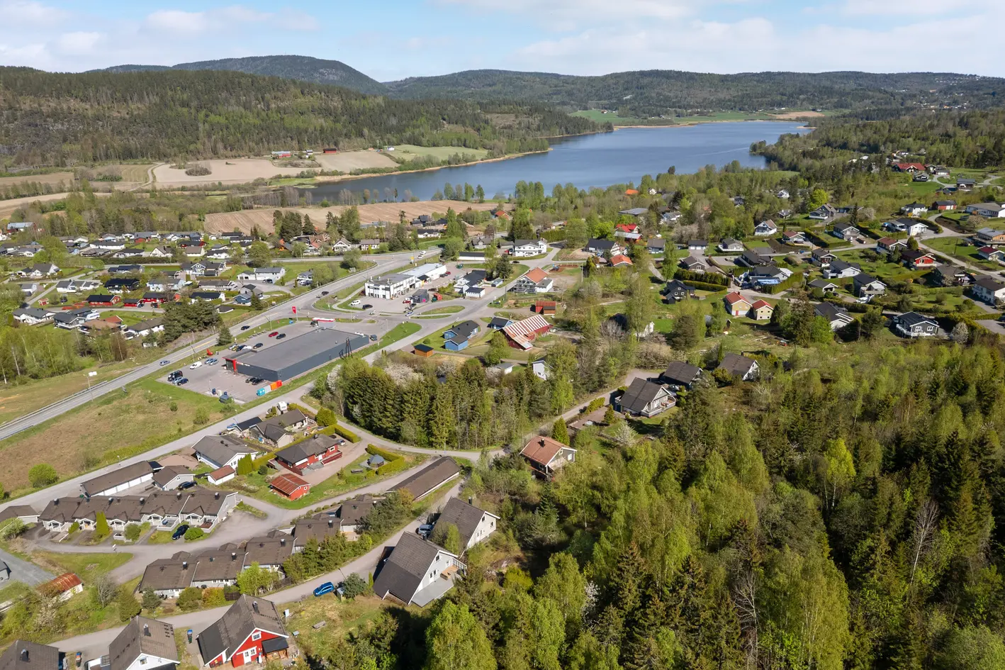 Solrik og høytliggende byggeklar tomt | Barnevennlig | Flotte turområder i umiddelbar nærhet!  photo 4