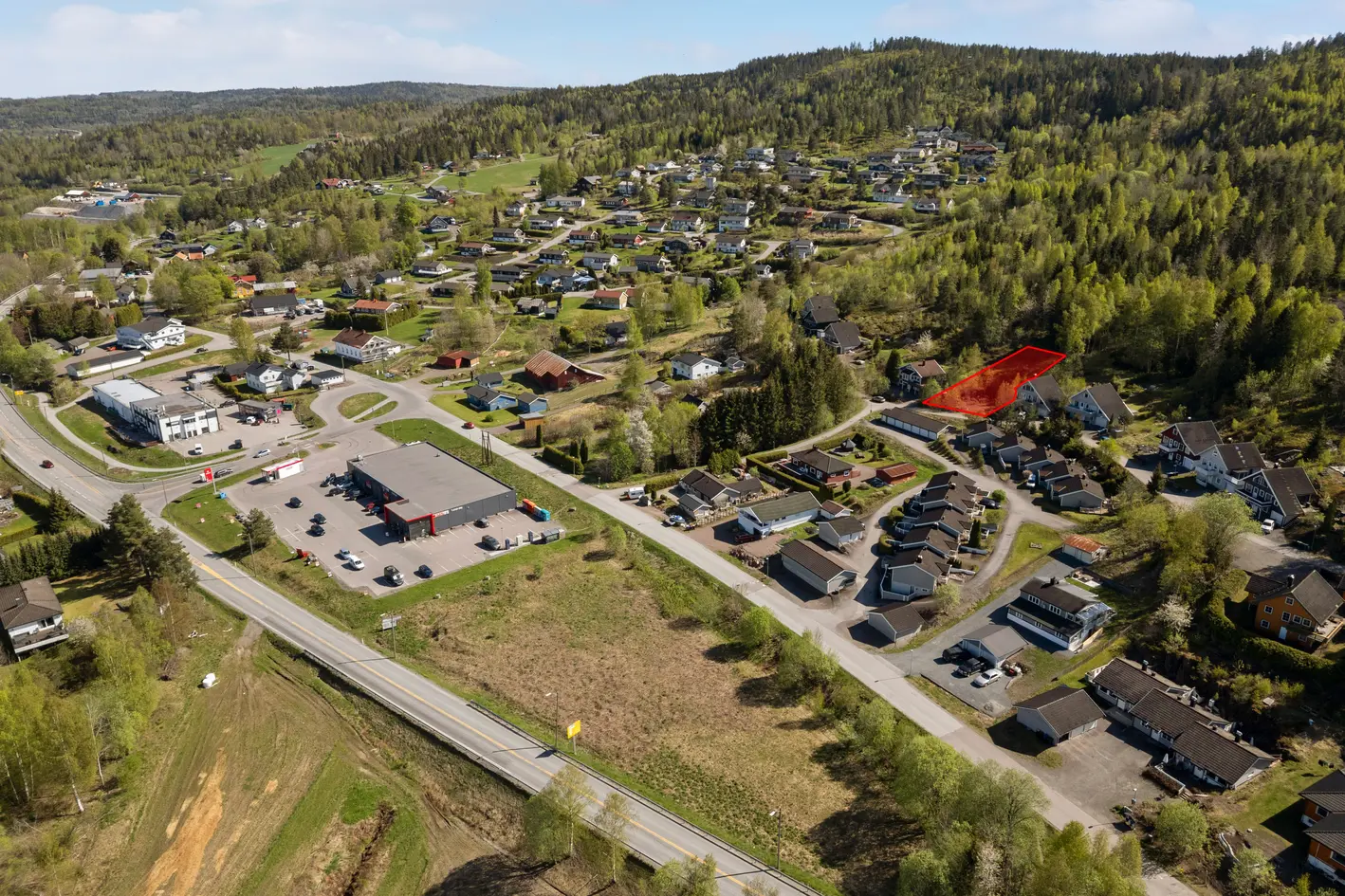 Solrik og høytliggende byggeklar tomt | Barnevennlig | Flotte turområder i umiddelbar nærhet!  photo 2