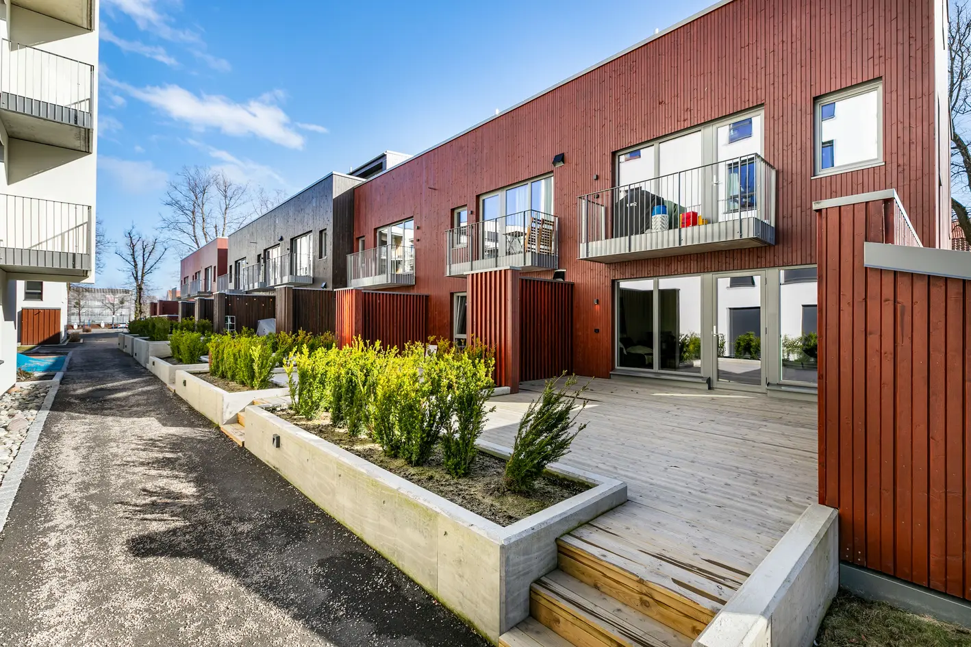 Meget attraktiv 3-roms endeleilighet med over 30 kvm. terrasse. Vannbåren varme. Garasje. Ny i 2025 - flytt rett inn! photo 3