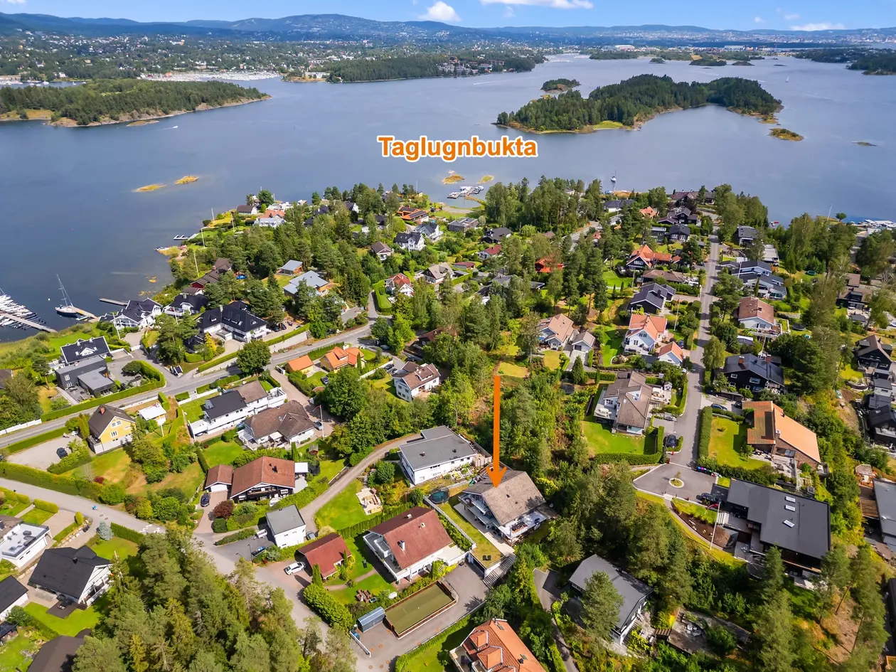 Stor og pent oppusset enebolig m/hybel. Utsikt til sjøen - Gode solforhold - Privat ballbinge - Strandparsell m/båtplass photo 3