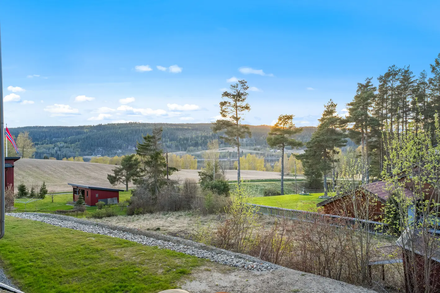 Byggeklar tomt bare 900 meter fra Sørumsand sentrum. Vann og avløp lagt frem til tomten. Utsikt mot Glomma. Solrikt. photo 4