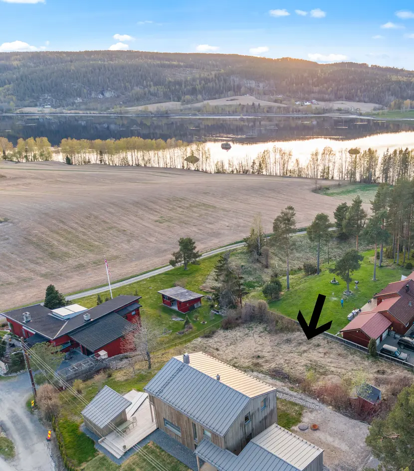 Byggeklar tomt bare 900 meter fra Sørumsand sentrum. Vann og avløp lagt frem til tomten. Utsikt mot Glomma. Solrikt. photo 3