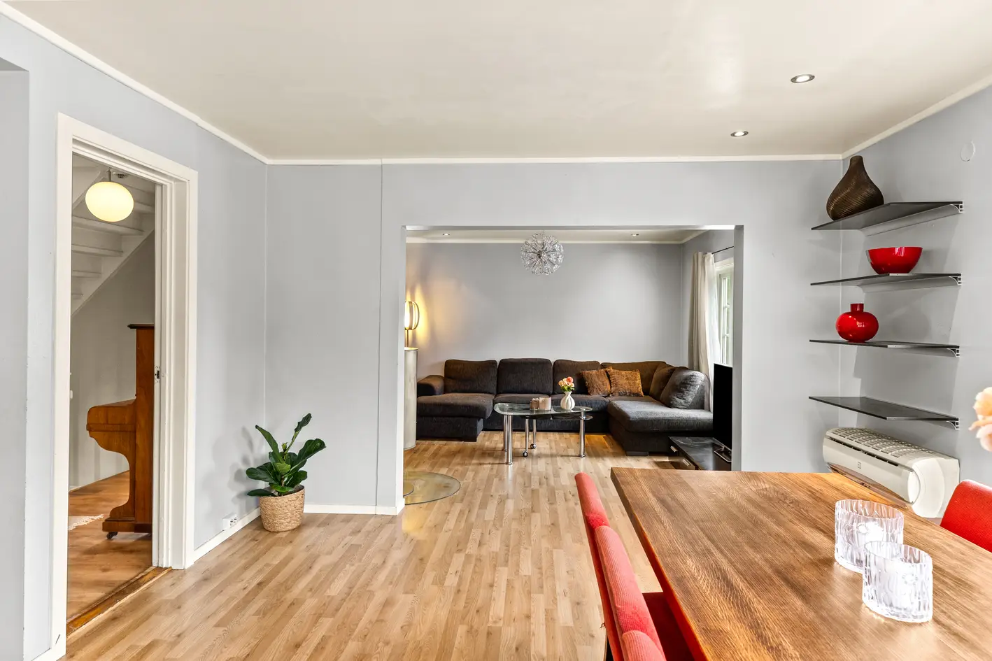 Innholdsrik og romslig enebolig over 3 plan i et sentrumsnært og barnevennlig område på Dyrendal. Hage. 6 soverom.  photo 5